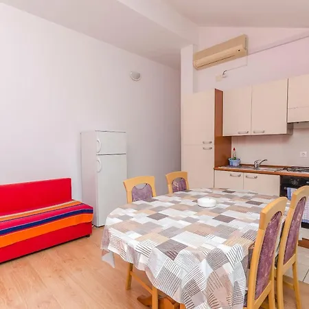 Mira I Apartament Vodice