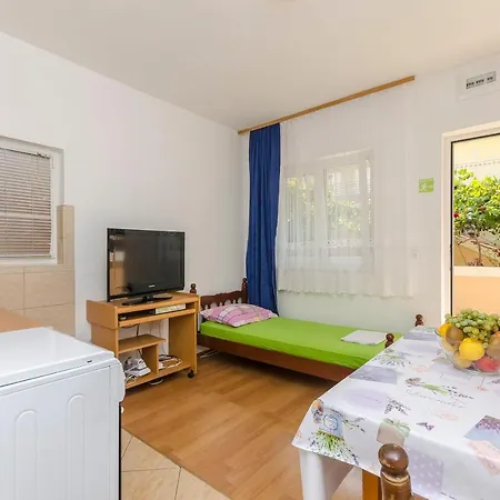 Mira I Apartament Vodice
